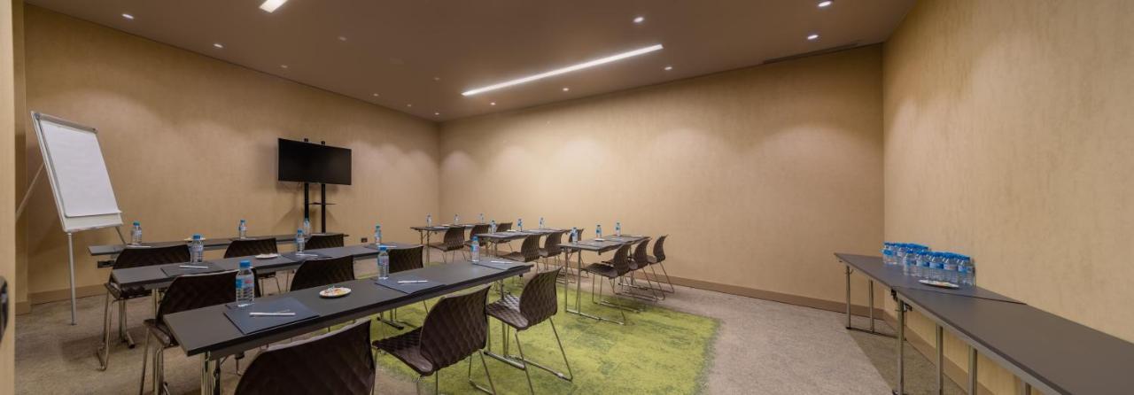 Aravaca Village Hotel Madri